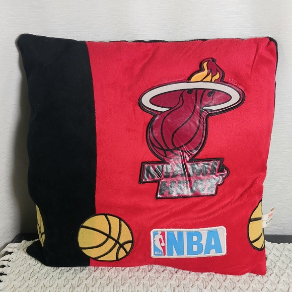 Rare 2006 NBA Miami Heat Basketball Team Logo Sports Fan 13" Throw Pillow Decor - Picture 2 of 10